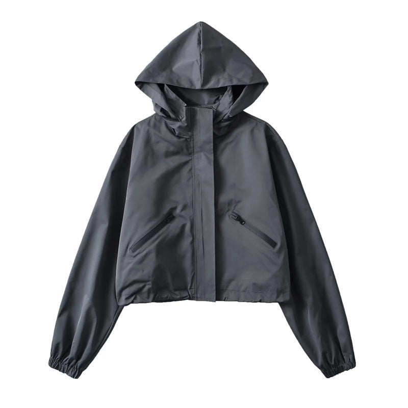 Damen Cropped Regenjacke mit Kapuze, wasserabweisender Tech‑Qualität und schrägen Reißverschlusstaschen Echo Archiv