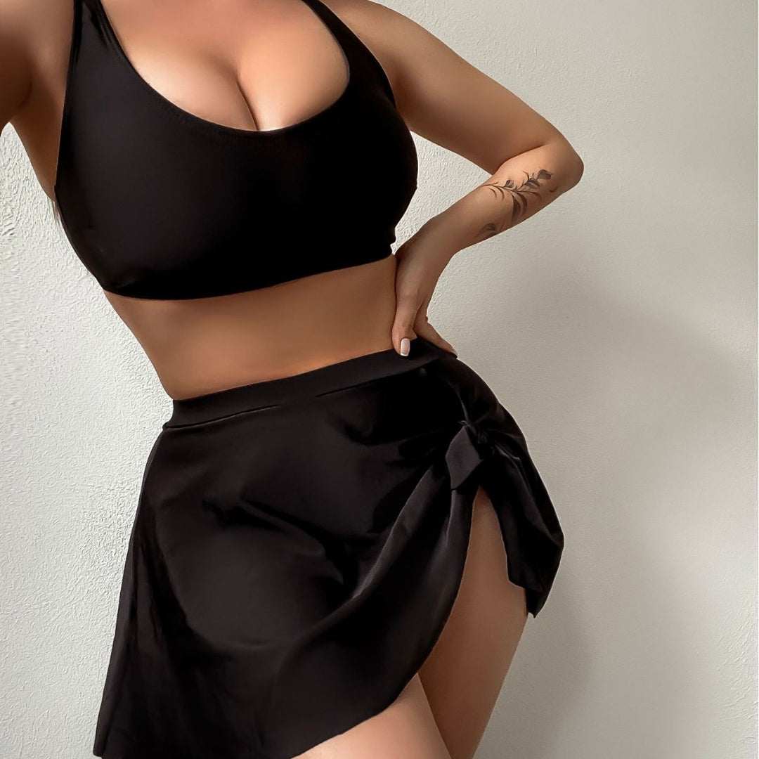 Damen Sportliches Badeoutfit mit schmeichelndem Rock Echo Archiv
