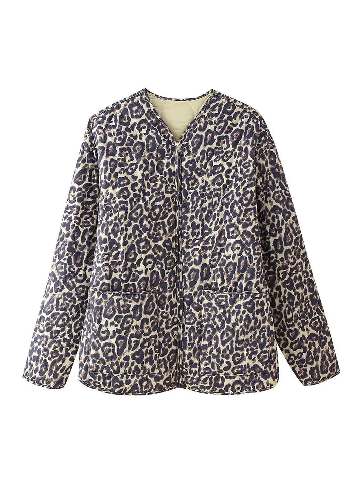 Damen gesteppte Oversize-Steppjacke mit Leo‑Alloverprint, durchgehendem Reißverschluss und aufgesetzten Taschen – Célinea