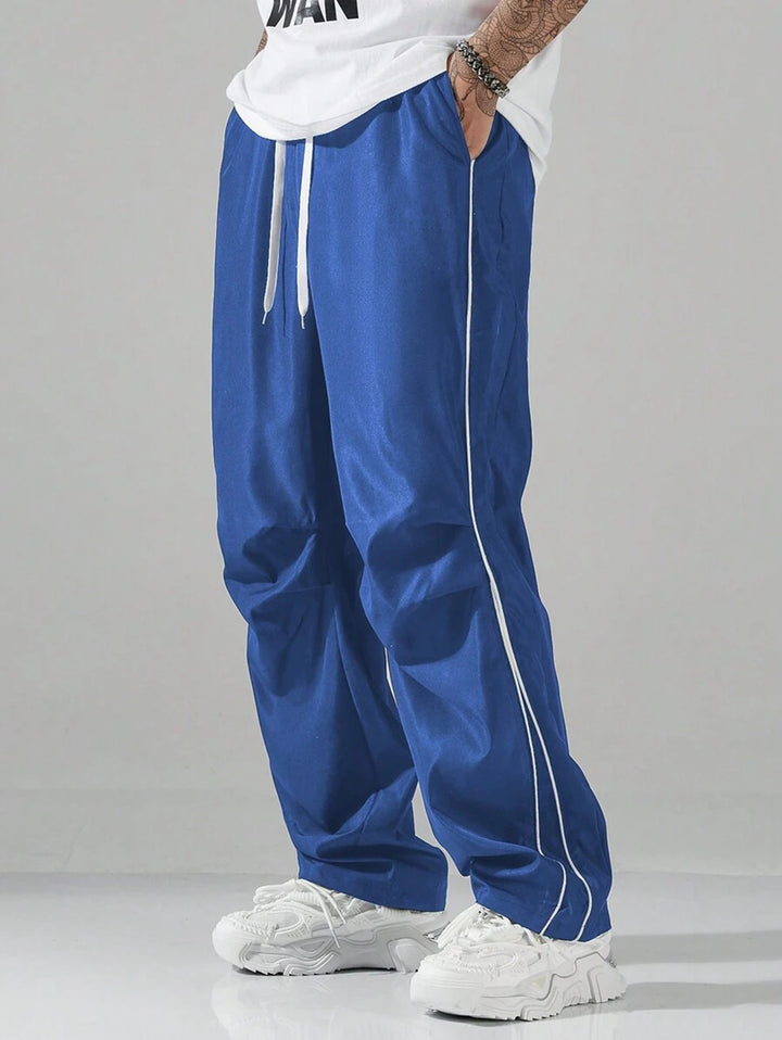 Herren Sportliche Freizeithose mit seitlicher Paspelierung Echoarchiv