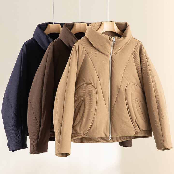 Damen Kurze gesteppte Steppjacke mit hohem Stehkragen und skulpturaler Nahtführung Echoarchiv