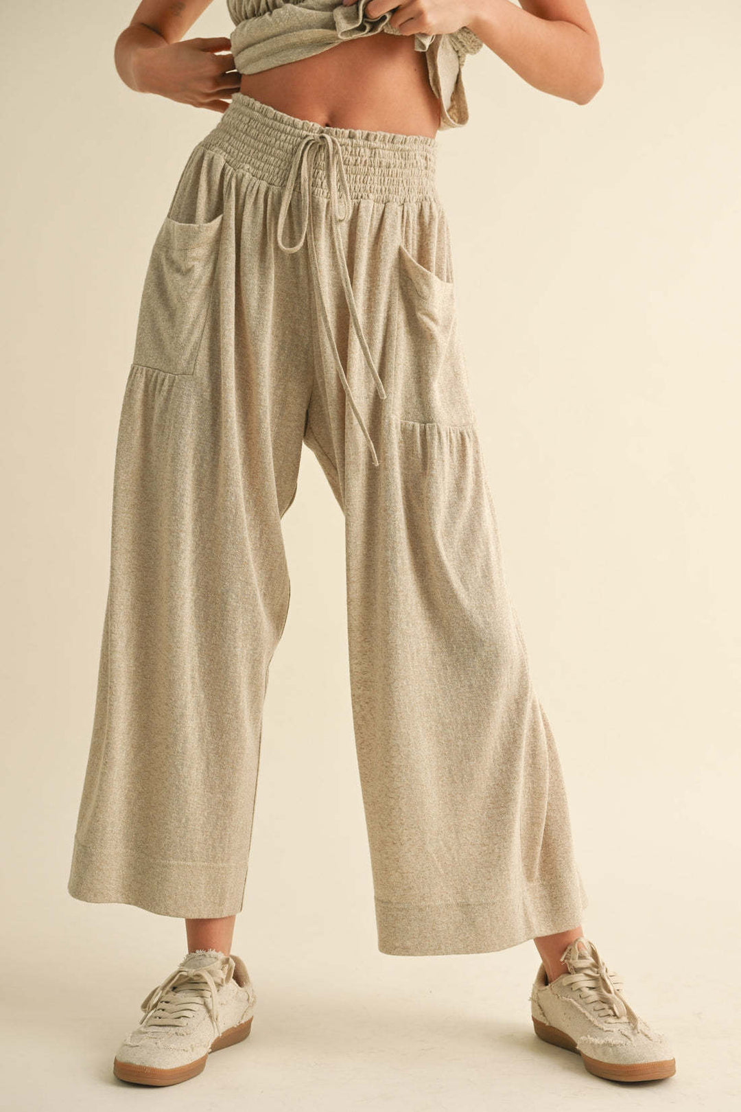 Damen weite Culotte-Jerseyhose mit Smockbund und Eingrifftaschen – Avérine