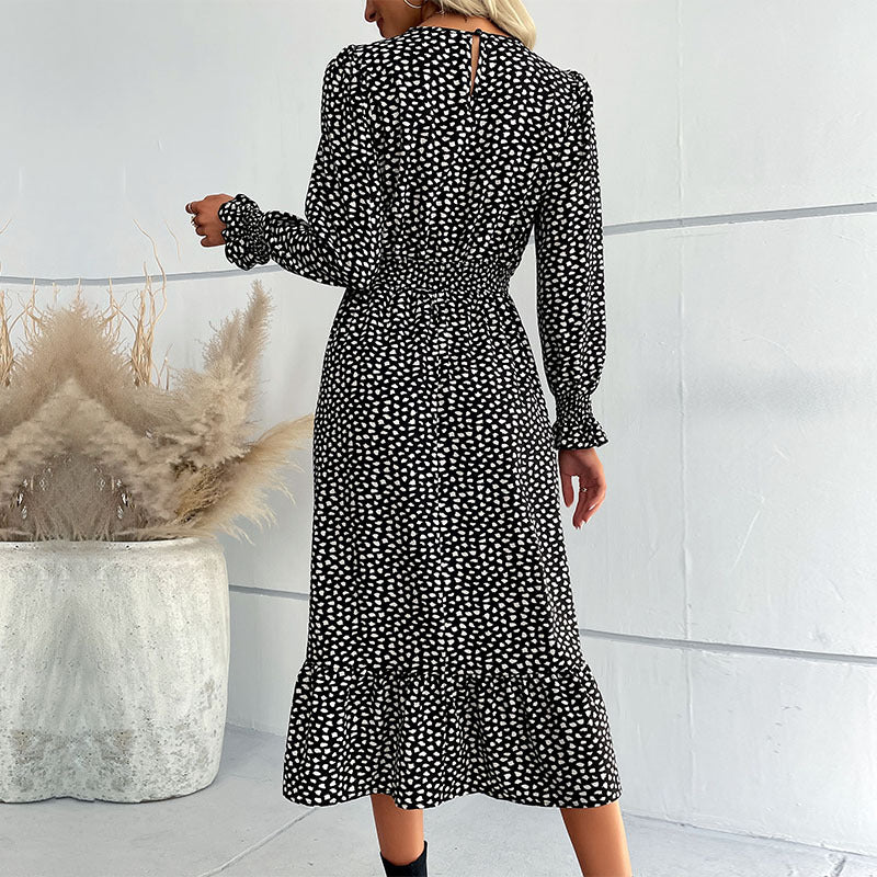 Damen Midikleid in Wickeloptik mit V-Ausschnitt, geraffter Taille und Volantstufe Echoarchiv