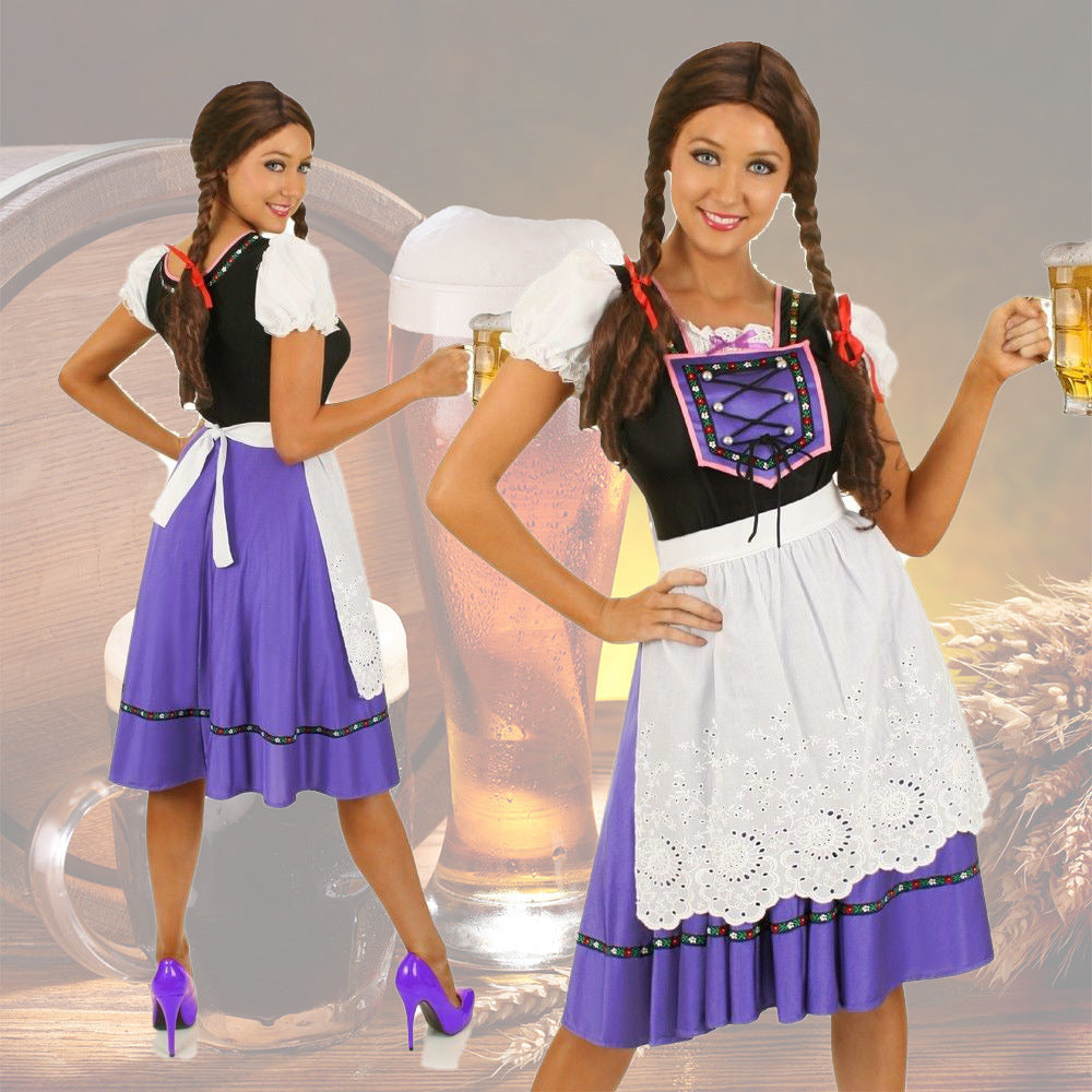 Damen nan traditionelles Dirndlkleid mit bestickter Schürze und Schnürmieder Echo Archiv