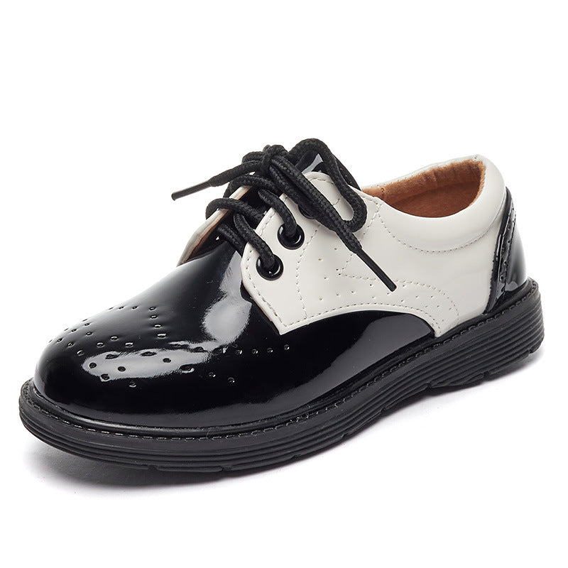Damen Klassische Lacklederschuhe mit perforierten Details Echo Archiv