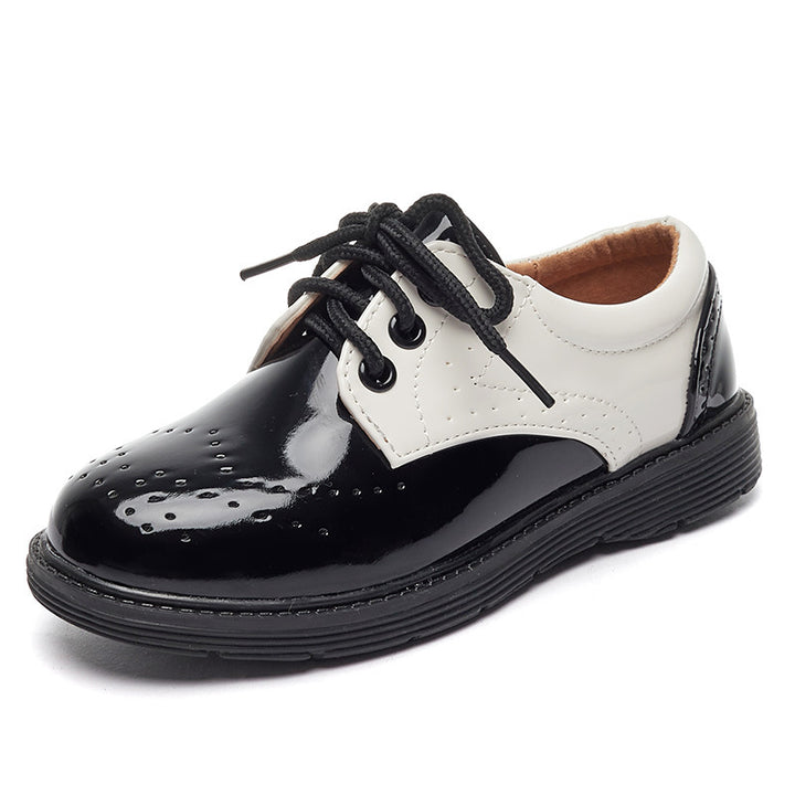 Damen Klassische Lacklederschuhe mit perforierten Details Echo Archiv