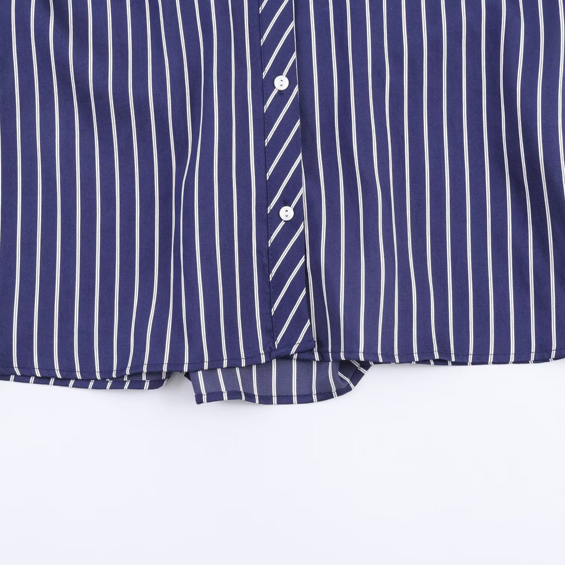 Damen Oversized Hemdbluse mit vertikalen Streifen, Ballonärmeln und breiten Manschetten Echo Archiv