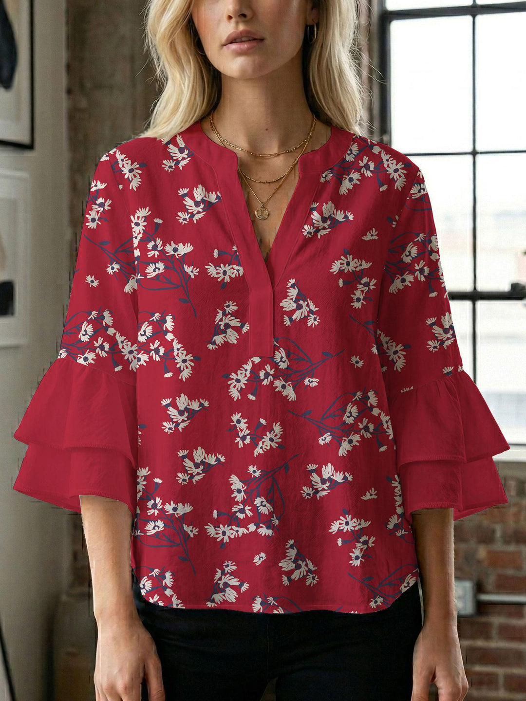 Damen Blusenshirt mit voluminösen Ärmeln und kreativem Druckdesign Echo Archiv