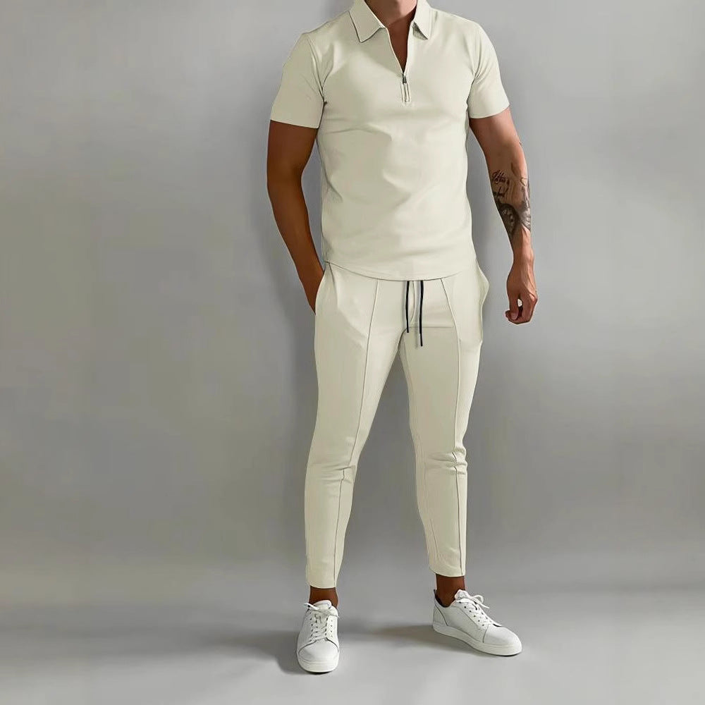 Herren sportliches Polo-Shirt mit modernem Reißverschluss und lässigen Slim-Fit-Hosen Echoarchiv