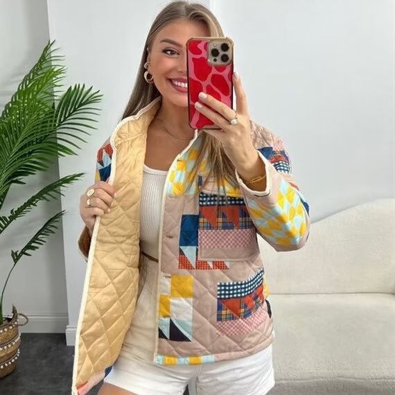 Damen nan gesteppte Patchwork-Quiltjacke mit Stehkragen und aufgesetzten Klappentaschen Echo Archiv