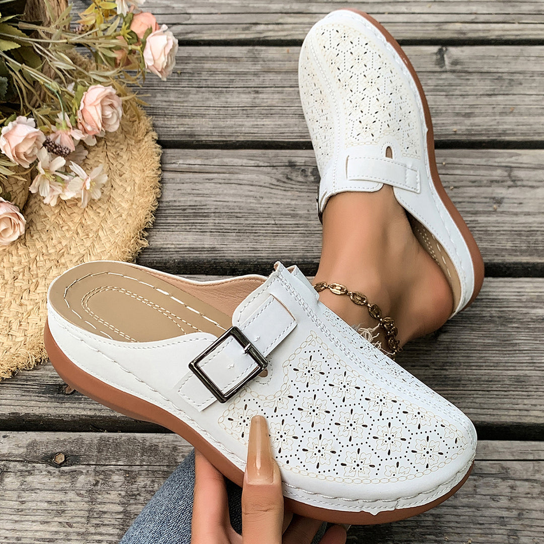 Damen Komfort-Mule mit verstellbarem Schnallenriemen und ornamentaler Lochprägung – Lioré