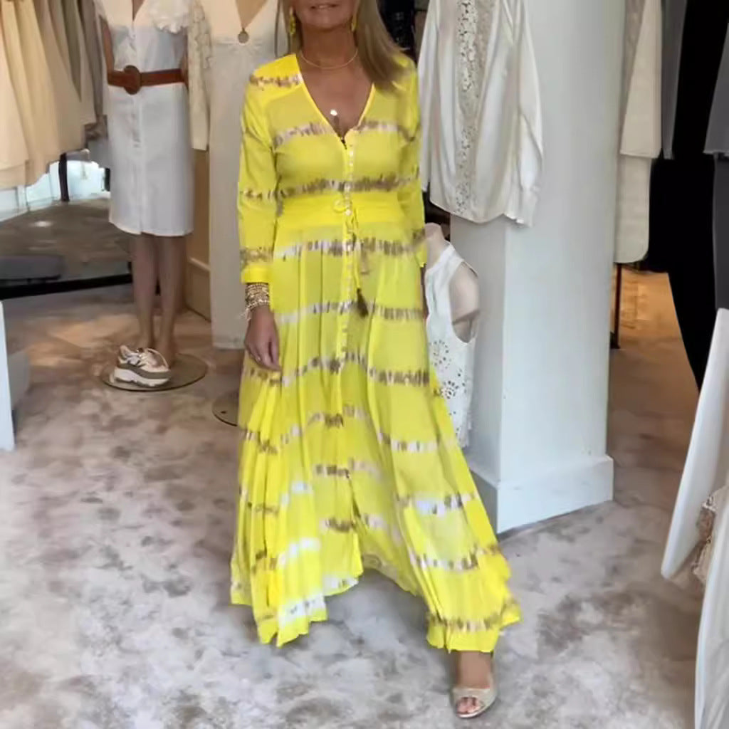 Damen nan fließendes Maxikleid mit V-Ausschnitt, durchgehender Knopfleiste, taillierendem Quastenband und plissiertem Rock Echo Archiv