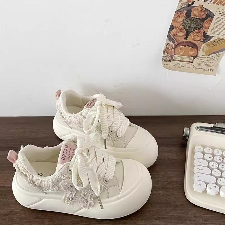 Damen Komfortable Sneaker mit modischen Details und softem Innenfutter Echo Archiv