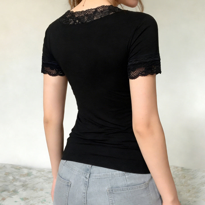 Damen T-Shirt mit Spitzenbesatz und V-Ausschnitt Echo Archiv
