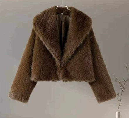 Damen Kurzblouson aus veganem Hochflor‑Kunstpelz mit großzügigem Schalkragen Echo Archiv