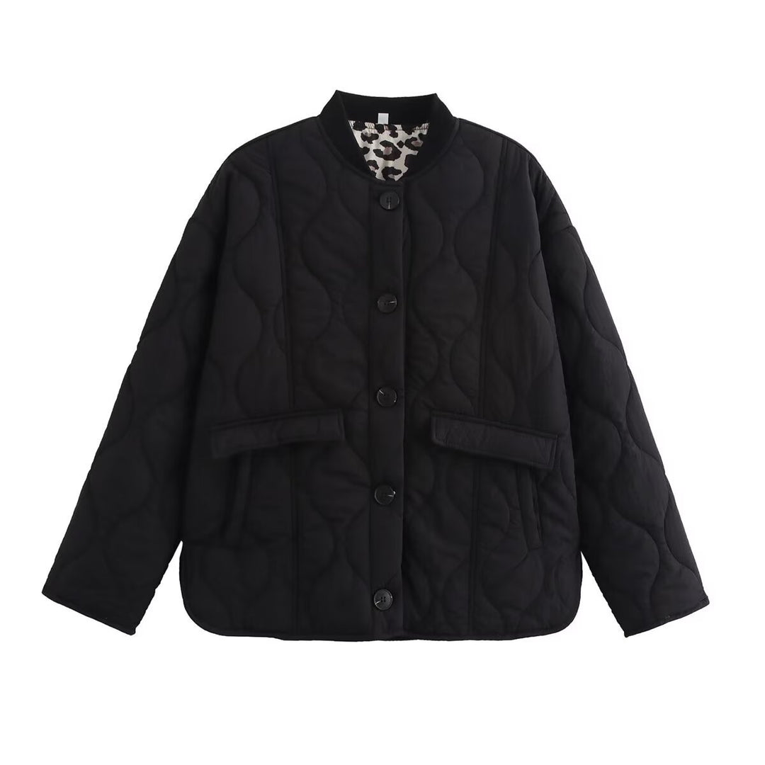 Damen gesteppte Kurzjacke mit Rundhals, dekorativer Knopfleiste und Pattentaschen Echo Archiv