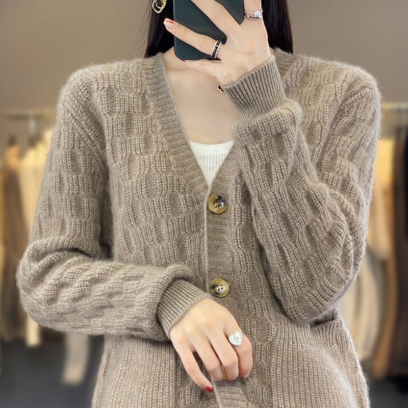 Damen Weicher Angora‑Look Zopfmuster-Cardigan mit V‑Ausschnitt und aufgesetzten Taschen Echoarchiv