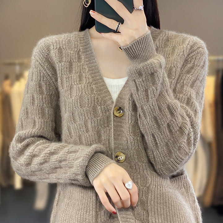 Damen Weicher Angora‑Look Zopfmuster-Cardigan mit V‑Ausschnitt und aufgesetzten Taschen Echoarchiv
