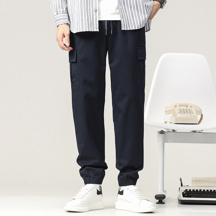 Herren Tapered Cargo-Joggerhose mit Tunnelzugbund, Klappentaschen und elastischem Knöchelabschluss Echo Archiv