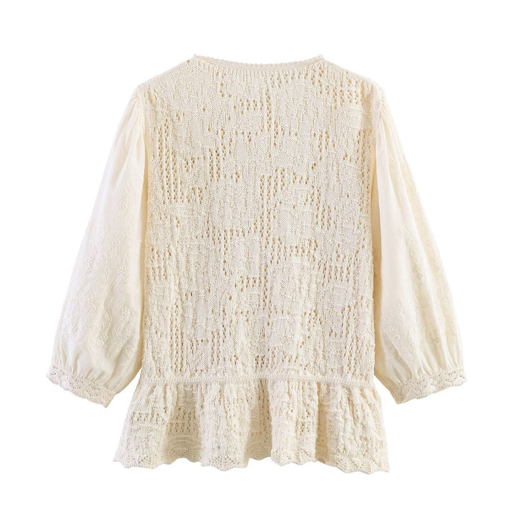 Damen Gestrickte Knopfleistenbluse mit Volanttaillenpartie und bestickten Ballonärmeln Echo Archiv