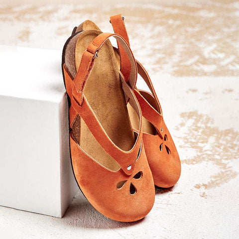 Damen nan geschlossene Slingback-Sandale aus Veloursleder mit ergonomischem Kork-Fußbett und dekorativen Loch-Aussparungen Echoarchiv