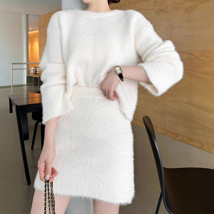 Damen Kuscheliger Flausch-Zweiteiler mit Oversize-Pullover und Minirock – Élanora