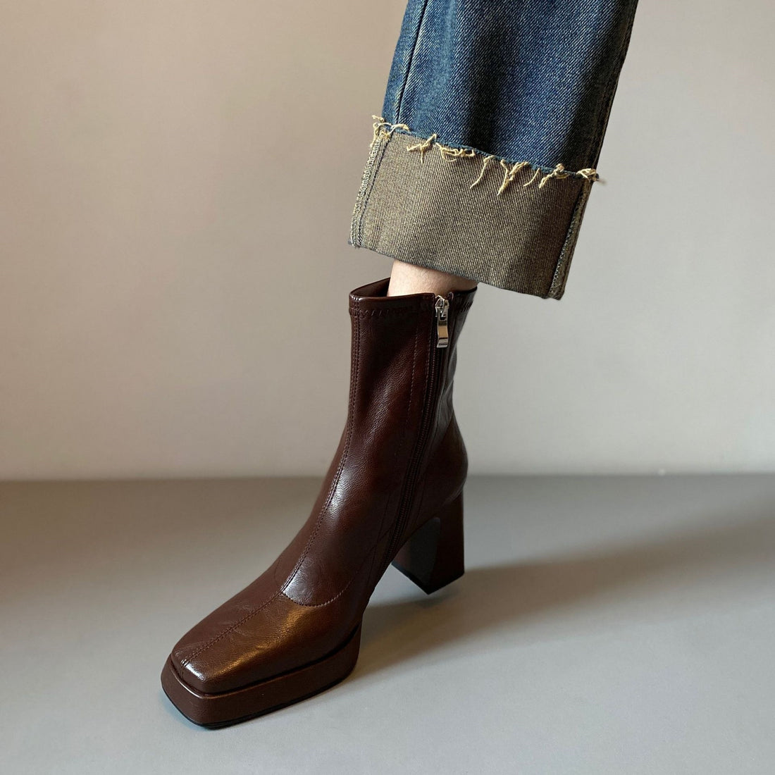 Damen Knöchelhohe Stiefelette mit geteilter Vorderblattform, weichem Nappaleder und sculpted Blockabsatz Echo Archiv