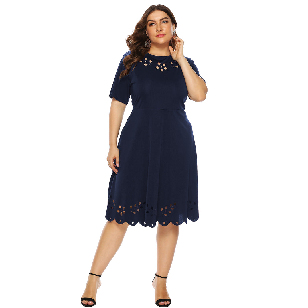Damen elegantes Kleid mit durchbrochenem Kragen und wellenförmigem Saum Echo Archiv