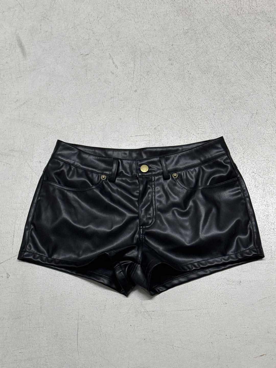 Damen Kunstleder Shorts mit eleganter Passform und praktischen Seitentaschen Echo Archiv