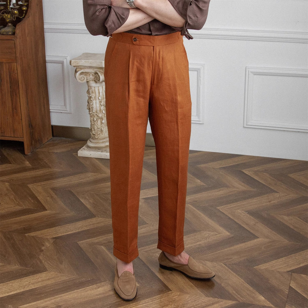 Herren Leinenhose mit hoher Taille, Bundfalten und verstellbarem Seitenriegel Echoarchiv