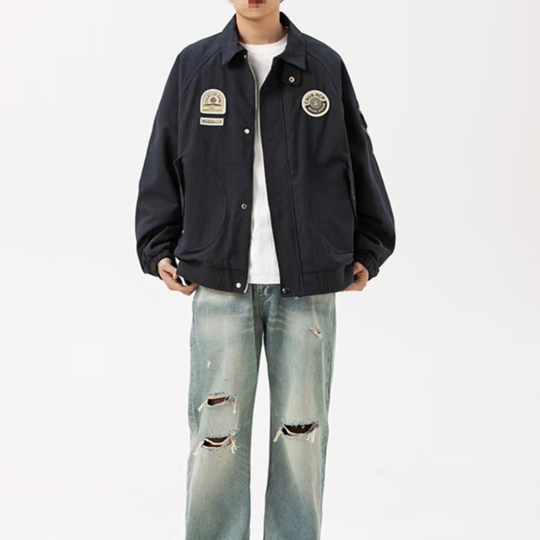 Herren Overshirt-Bomberjacke im Military-Look mit Emblem‑Patches, Ärmeltasche & geripptem Saum Echoarchiv