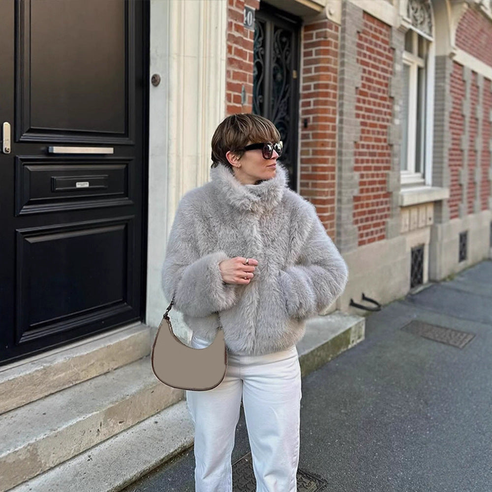 Damen Kurze Boxy‑Jacke aus hochflorigem Kunstpelz mit hohem Schalkragen Echoarchiv