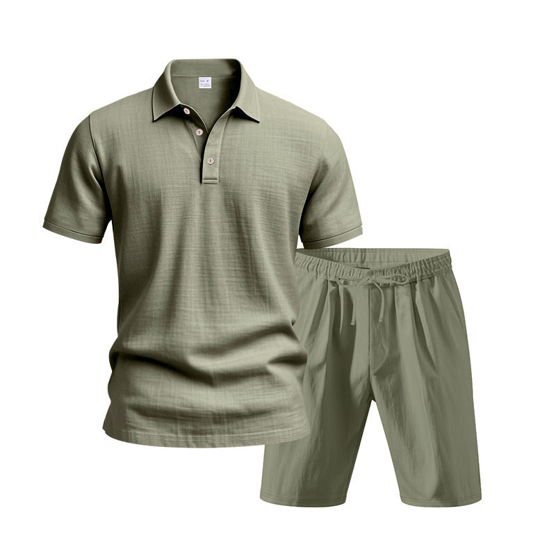 Herren Freizeit-Outfit mit Polohemd und kurzen Hosen Echoarchiv