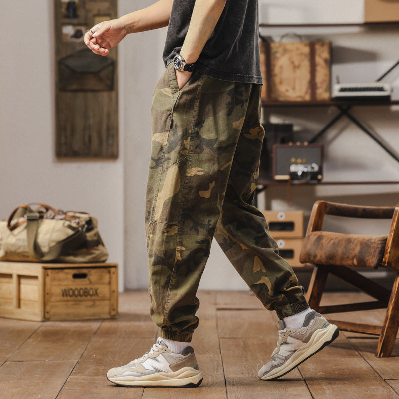 Herren Camouflage Cargohose im Jogger‑Stil mit Tunnelzugbund und elastischen Bündchen Echo Archiv