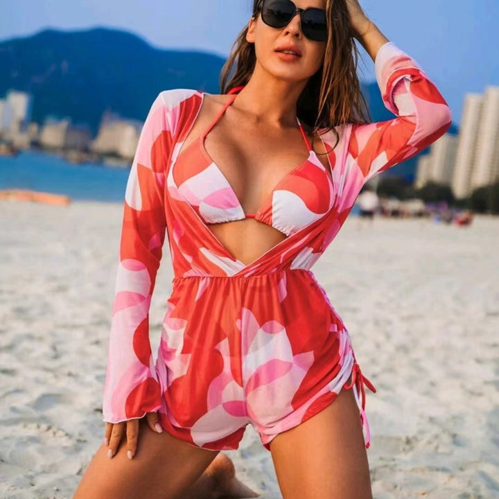 Damen Strandoutfit mit luftiger Tunika und Bikini Echo Archiv