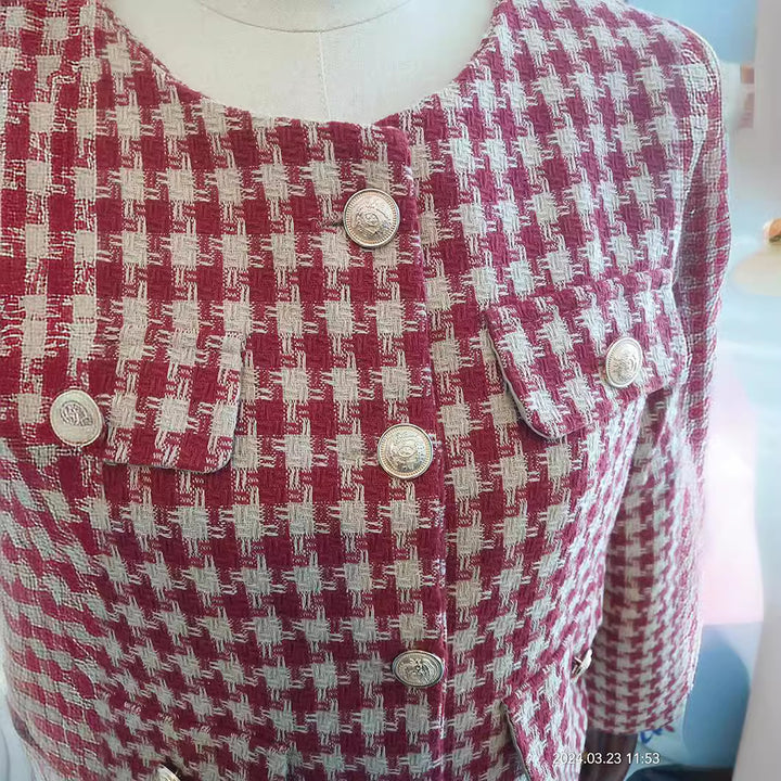 Damen taillierte Bouclé-Tweed-Jacke mit Hahnentrittmuster, goldenen Zierknöpfen und aufgesetzten Klappentaschen – Célinea