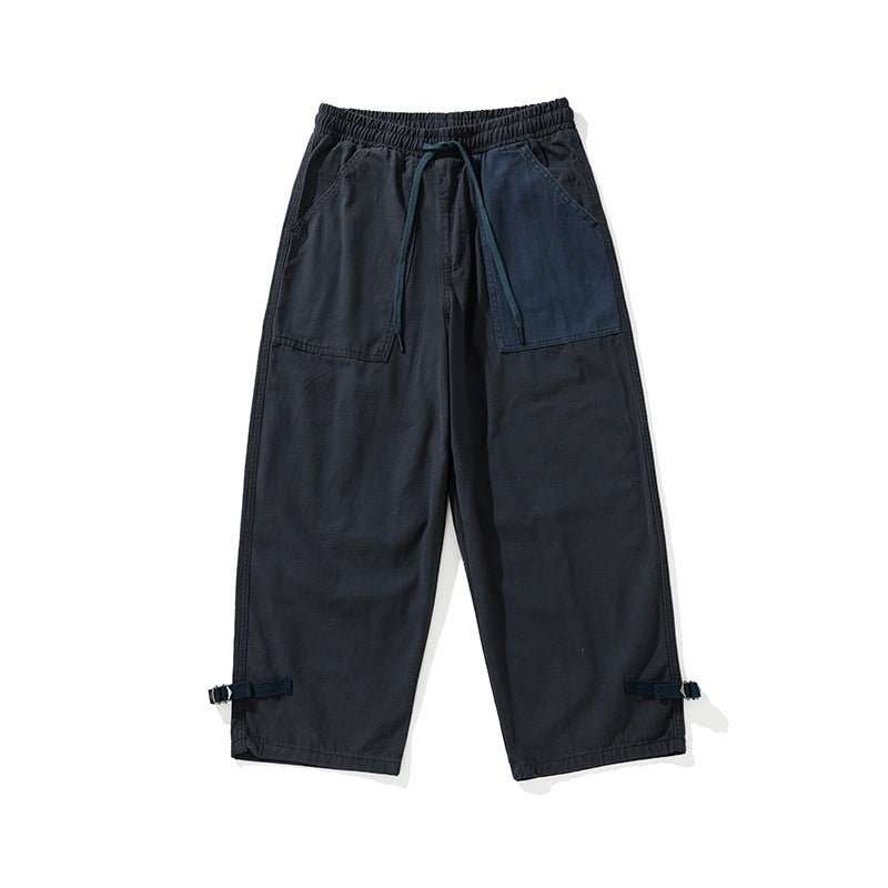 Herren weite Cropped Cargo‑Hose mit elastischem Tunnelzugbund, aufgesetzten Taschen und verstellbaren Knöchelriemen Echoarchiv