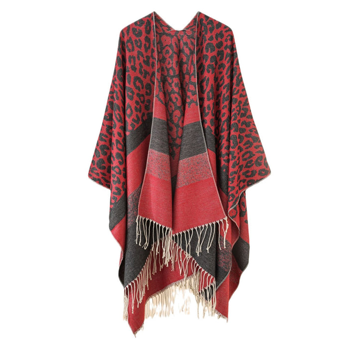 Damen Oversize-Ruana mit Leo-Jacquard, Fransen und weichem Wollmix Echo Archiv