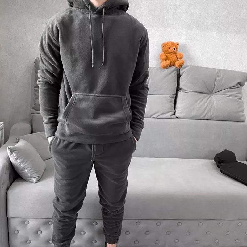 Herren modernes Sweat-Outfit mit praktischer Kapuze und bequemen Jogginghosen Echoarchiv