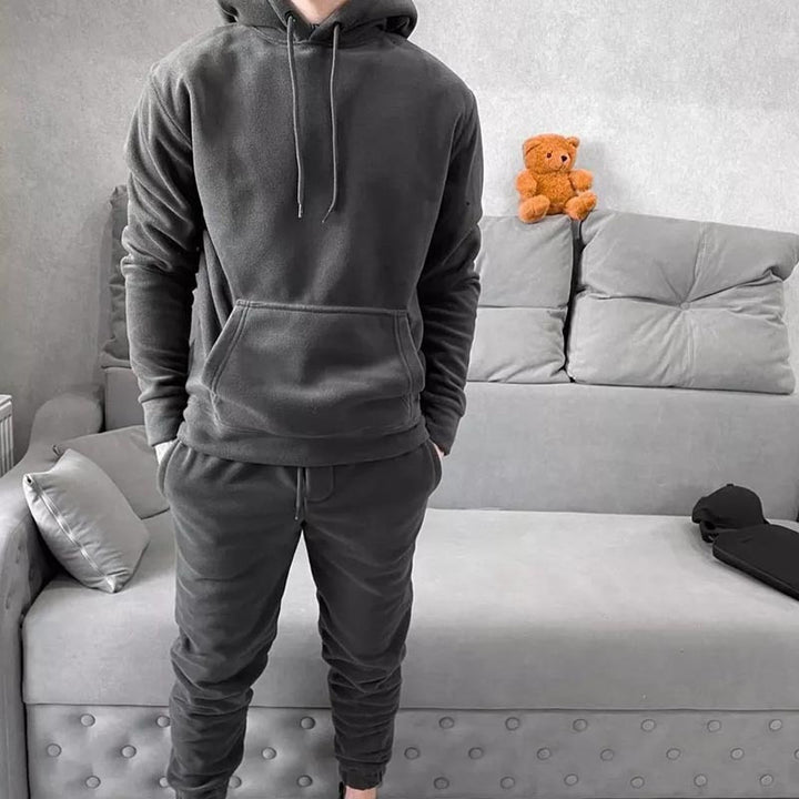 Herren modernes Sweat-Outfit mit praktischer Kapuze und bequemen Jogginghosen Echoarchiv