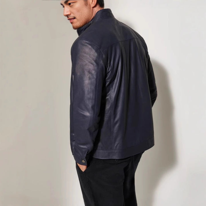 Herren stylische Lederjacke mit modernem Stehkragen und dezenten Kontrastnähten Echoarchiv
