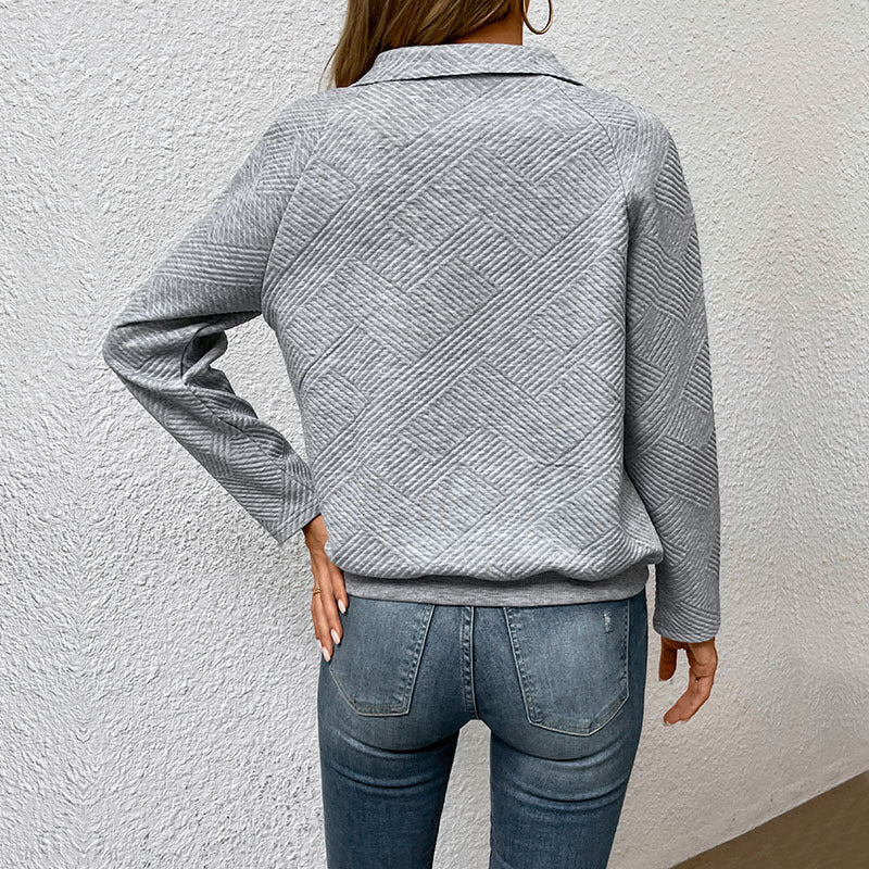 Damen Stepp-Sweatshirt mit Klappkragen, Druckknopf-Detail und Kängurutasche – Mavelle