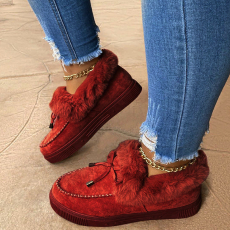 Damen Kuschel‑Mokassin‑Slipper mit hochfloriger Fellmanschette, dekorativer Steppnaht und leichtem Plateau‑Sohlenprofil Echo Archiv