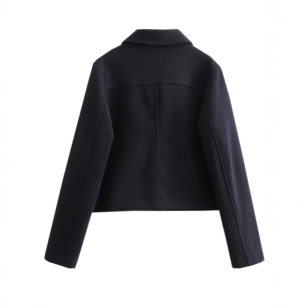 Damen Kurze Boxy-Wollmix-Jacke mit aufgesetzten Pattentaschen und goldfarbenen Zierknöpfen Echoarchiv