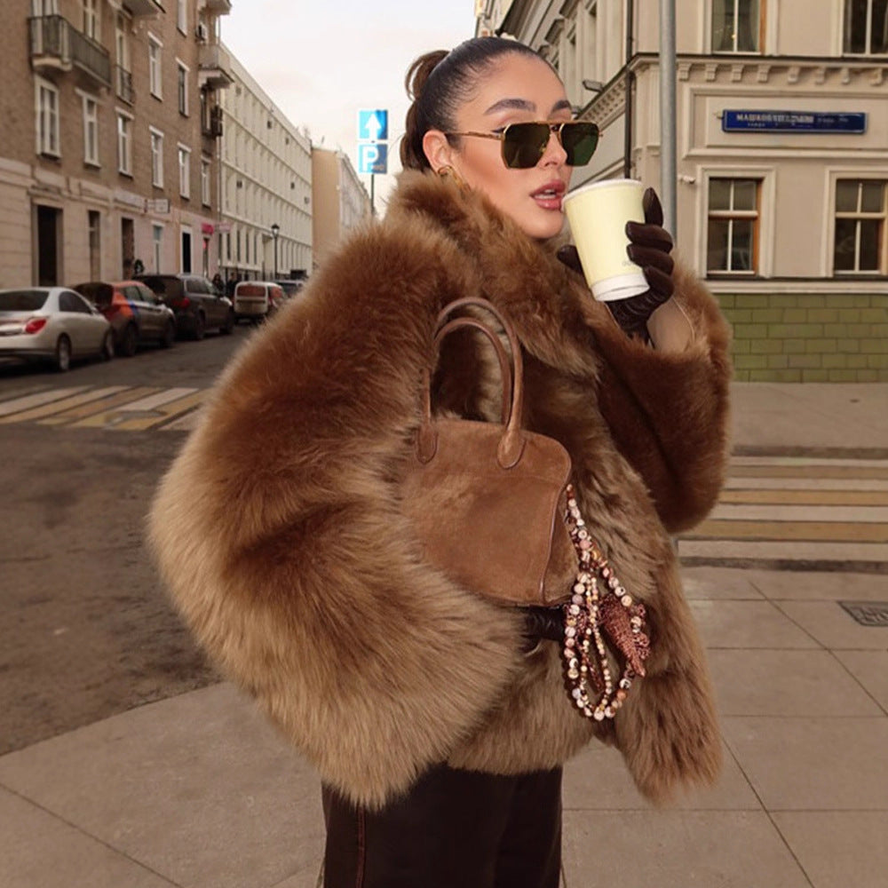 Damen Kurzjacke im Teddy‑Style mit voluminösem Schalkragen und soften Faux‑Fur‑Textur Echoarchiv
