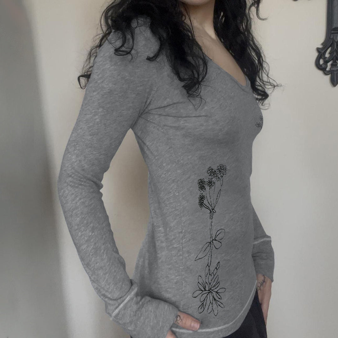 Damen Langärmeliges V-Ausschnitt-Shirt mit feiner Blumenstickerei – Maréline