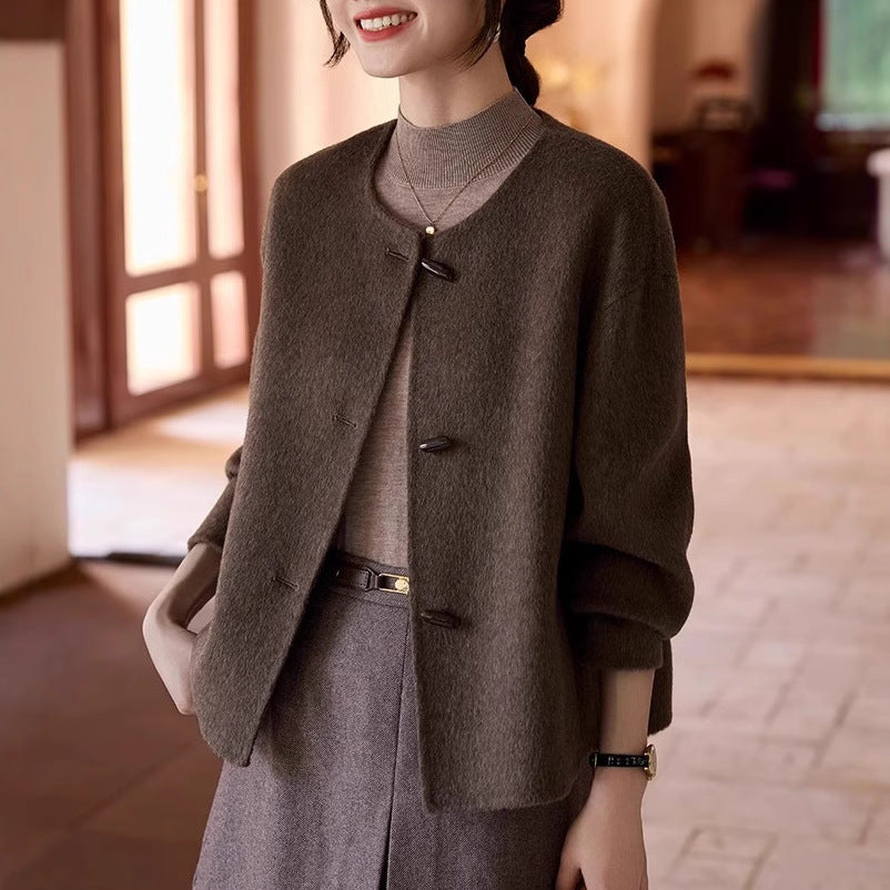 Damen Modische und elegante Strickjacke Echoarchiv