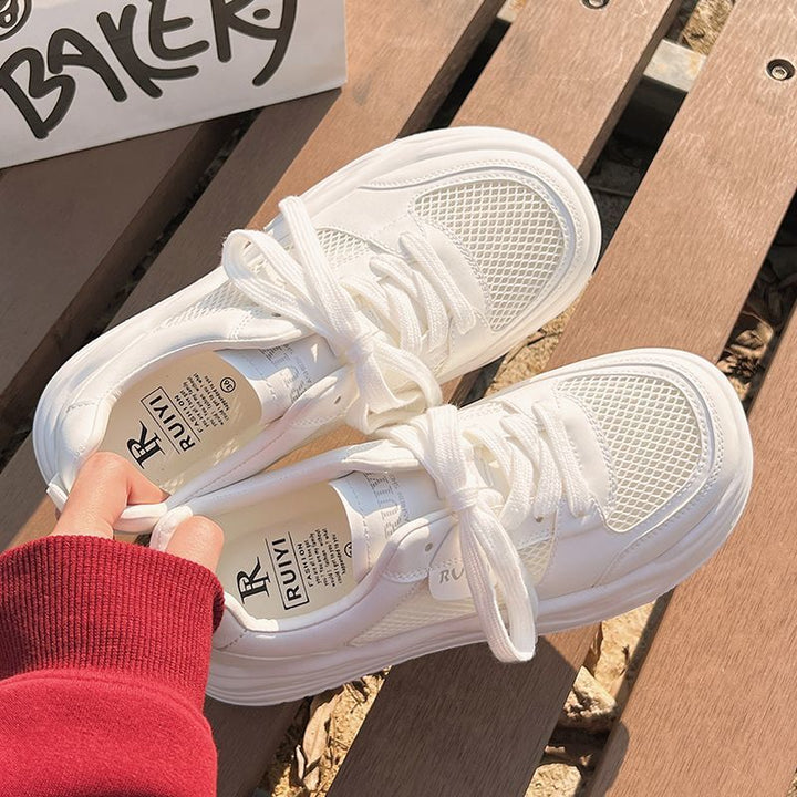 Damen Plateau-Wedge-Sneaker mit atmungsaktiven Mesh-Einsätzen und skulptierter Komfortsohle – Névara