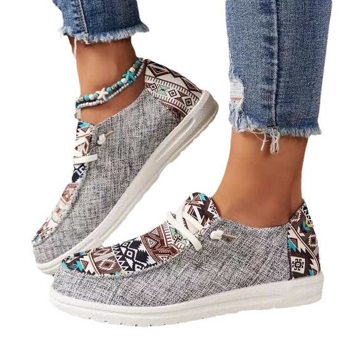 Damen Aztekische Slip-On Sneakers mit Strickoberteil und Mokassin-Naht – Névara