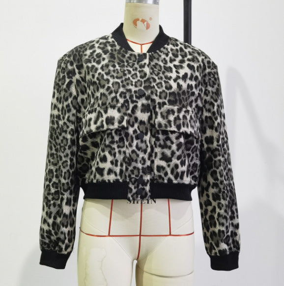 Damen Kurzjacke im Bomberstil mit Leoparden‑Fauxfell und Rippbündchen Echo Archiv